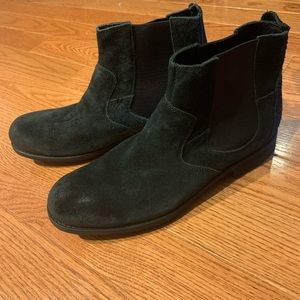 Black Suede UGG Chelsea Boot Size 11 NEW